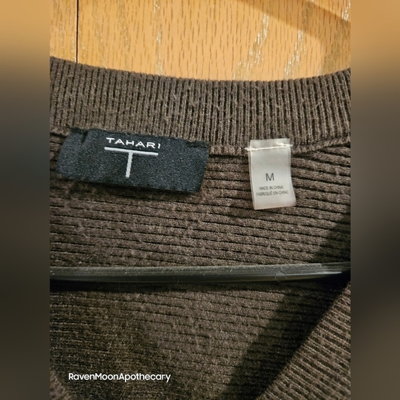 3/15$ Bundle Deal Tahari M Sweater - Picture 3 of 3